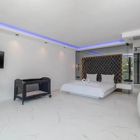 Luxury With Spacious Garden Kas